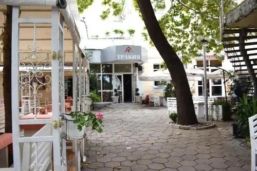 Хотел Тракия by null