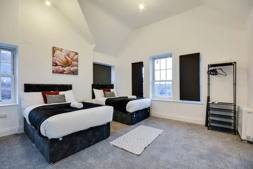 Wigan - Apartment - Sleeps 6 - Parking