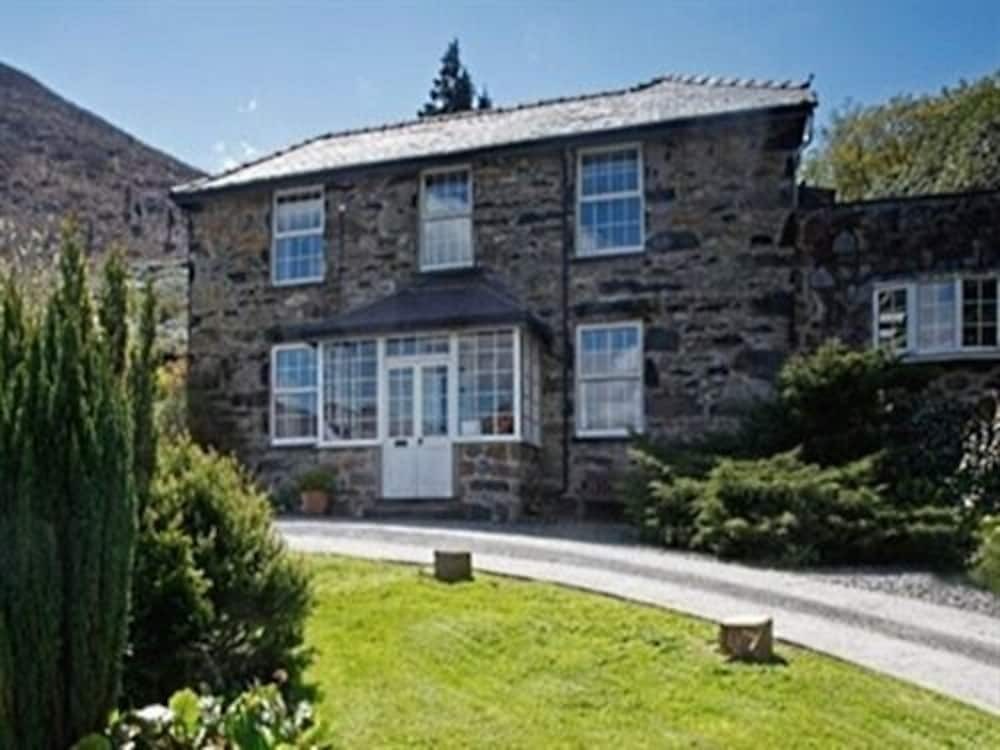 Sygun Fawr Hotel by null