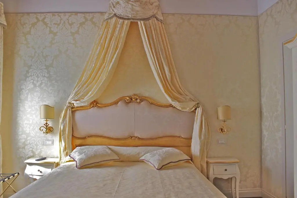 Deluxe Double room with balcony (full double bed)