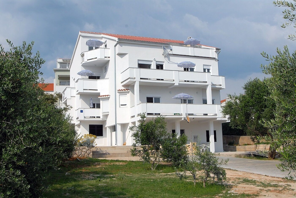 Apartments Boris Novalja