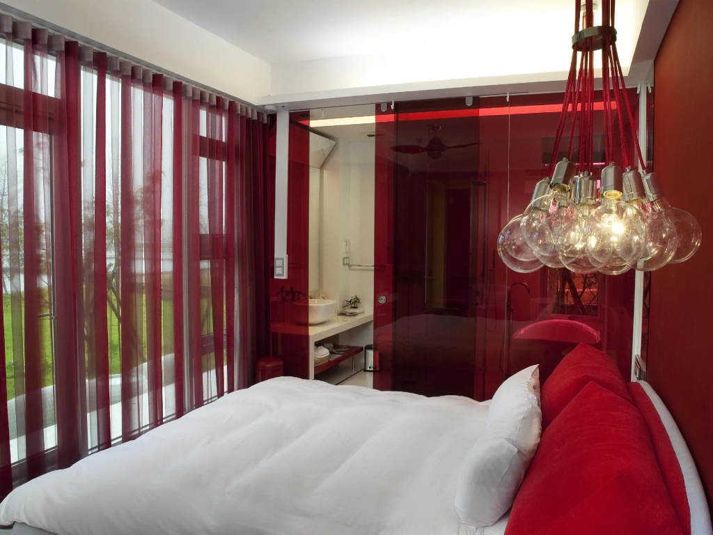 Deluxe Double room (full double bed)