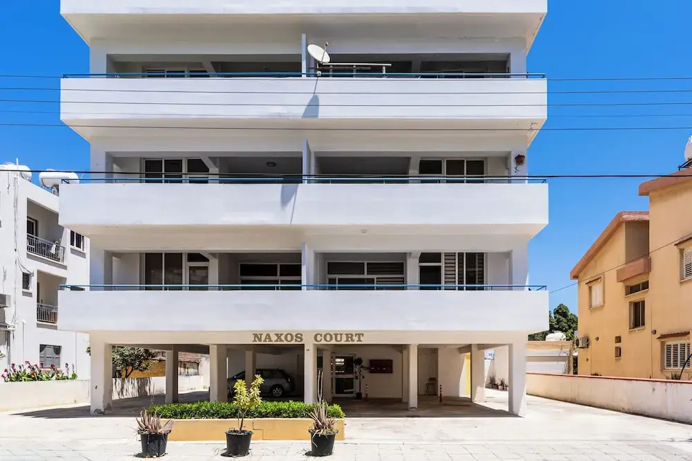 Yellow Canvas 2-BR & Balcony in Larnaca