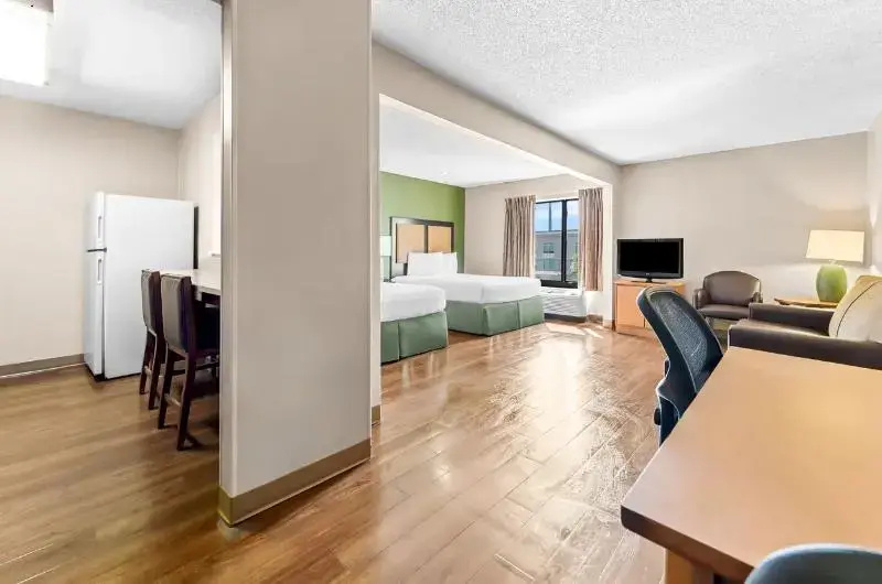 Suburban Studios Macon North - Chambres