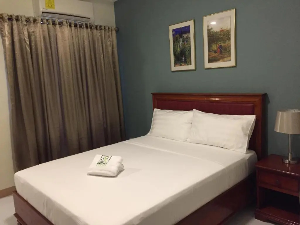 Standard Triple room with sea view