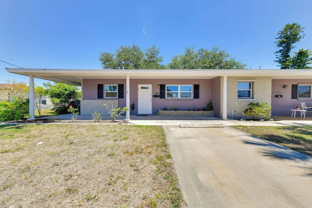 5 Mi to Venice Beach! Remote-work-ready Retreat
