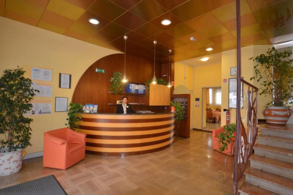 Lobby & Reception
