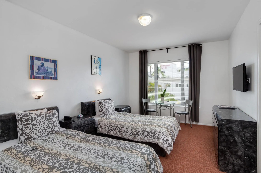 Tropics Hotel by null