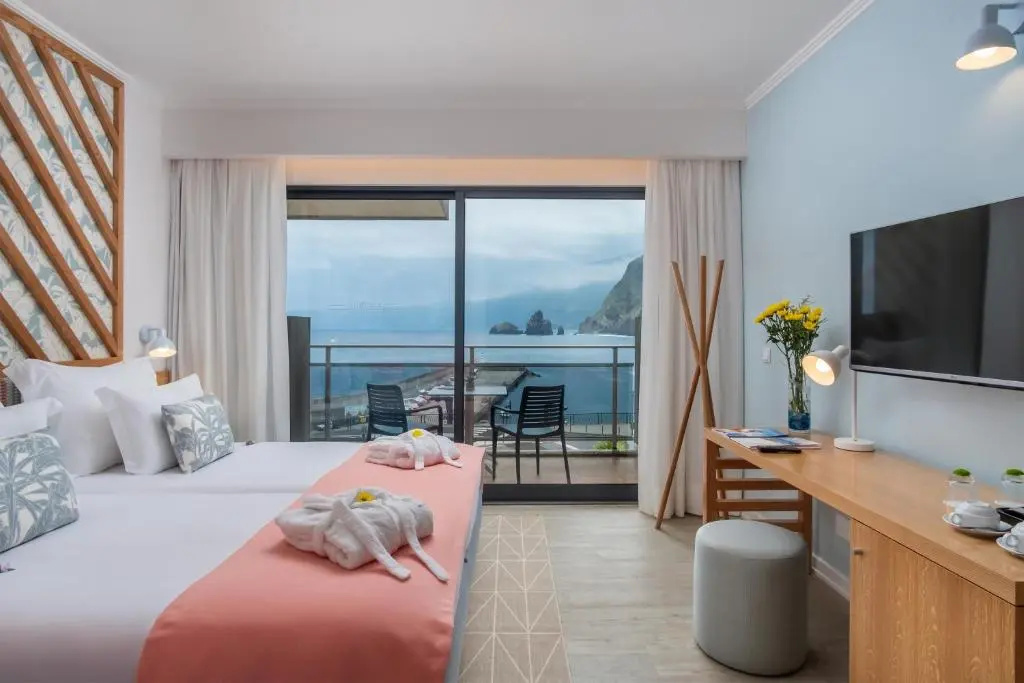 Deluxe Double room with sea view (twin beds)