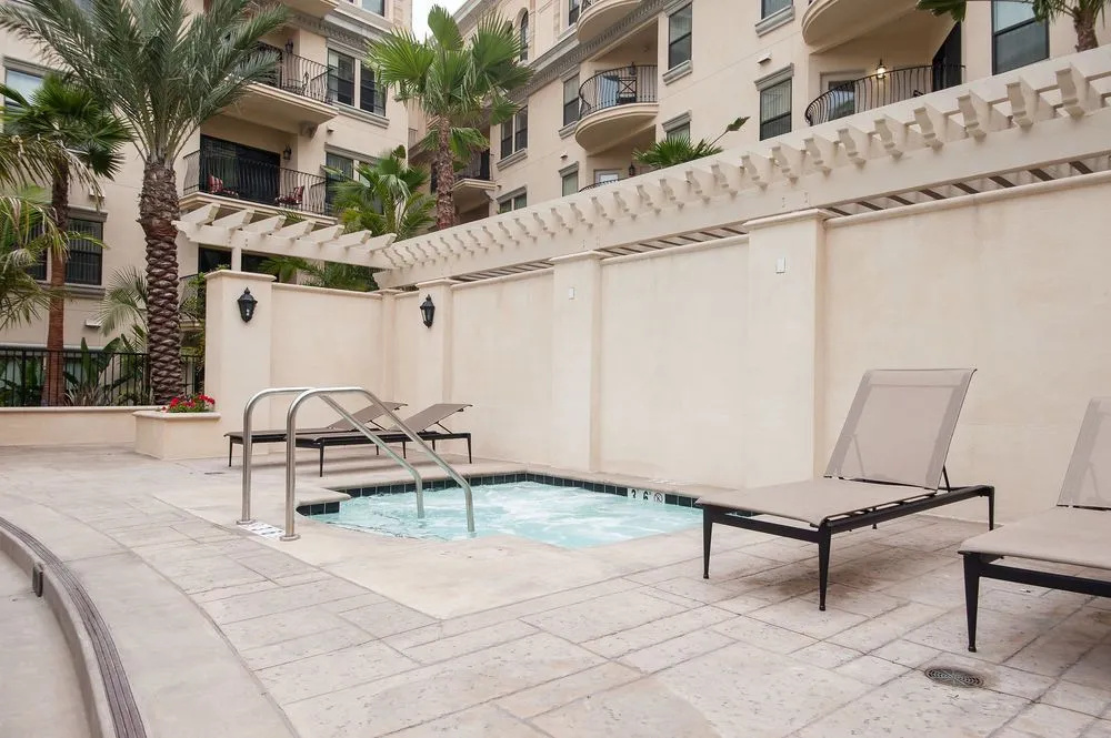 Sunshine Suites at 909 West Temple Street - Général