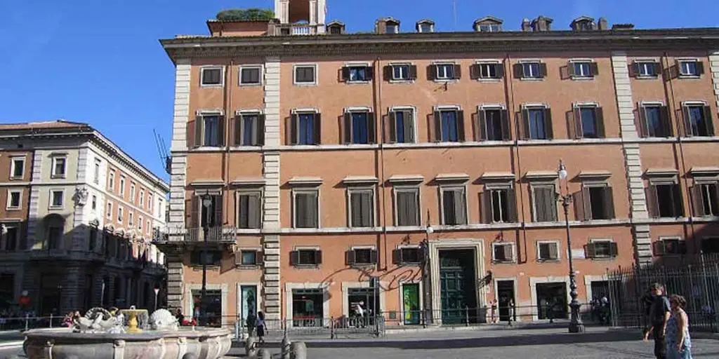 Piazza Colonna Apartment - Charme Homes