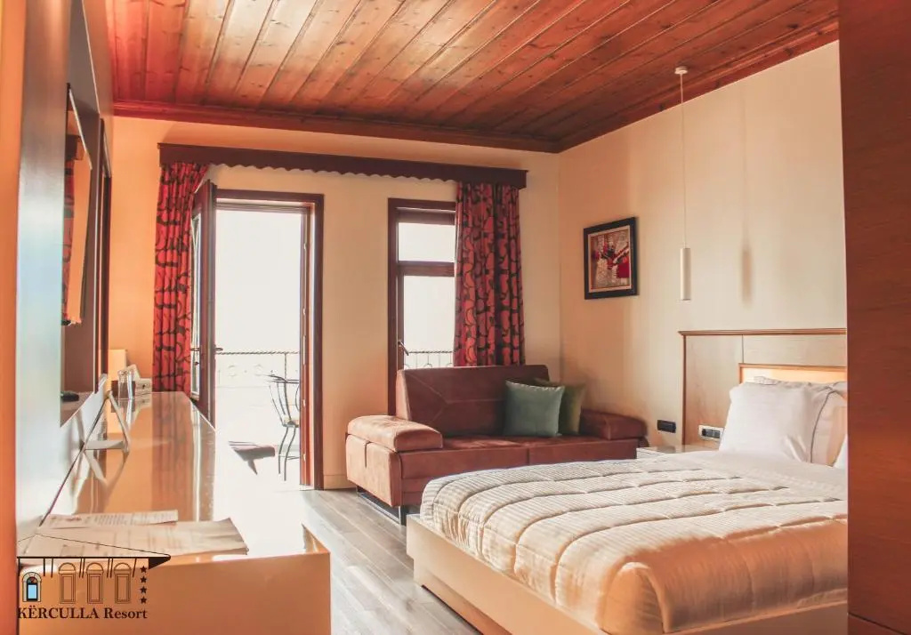 Deluxe Double room with balcony (full double bed)