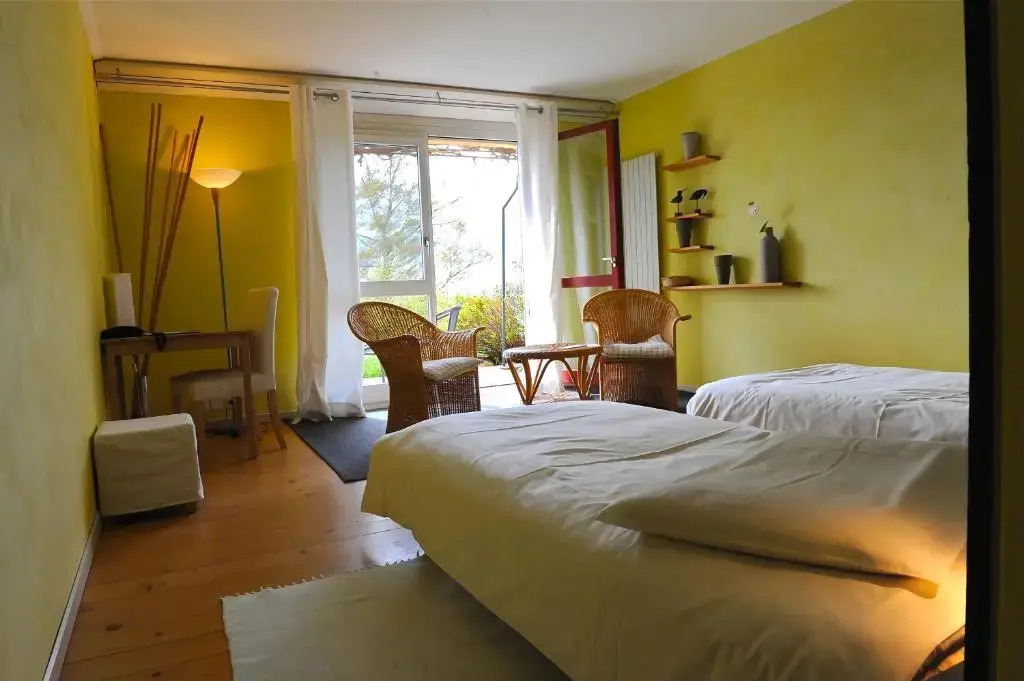 L'AUBIER Eco-Hôtel Montezillon by null