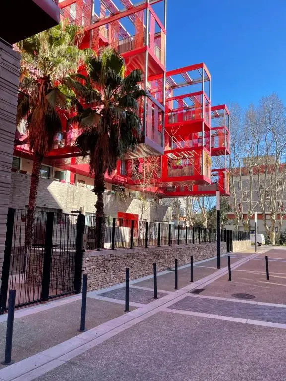 T2 Port Marianne avec balcon et place de parking