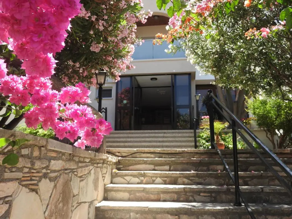 Hill View Restaurant & Apartments