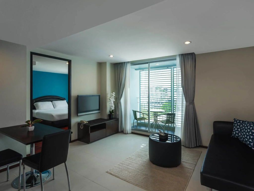 Silom Lofts Hotel — фото