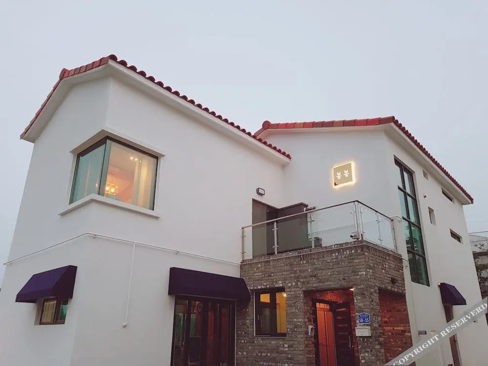 Bombom Guesthouse