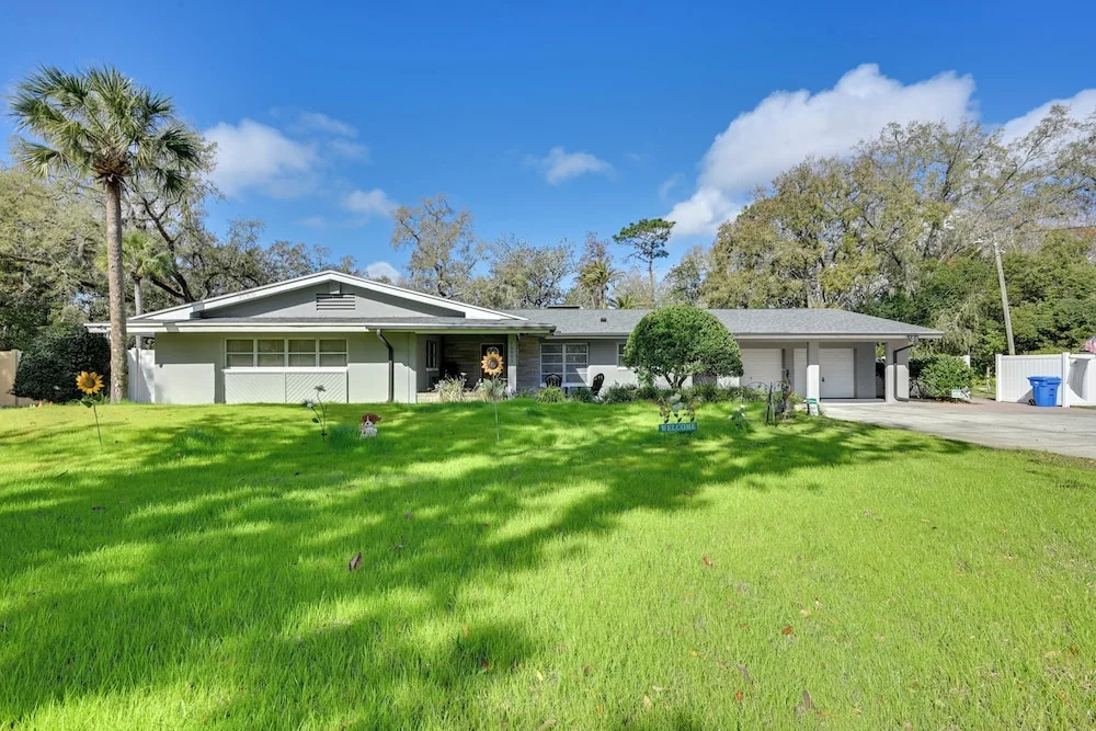 7 Mi to Busch Gardens! Family & Pet-friendly Home