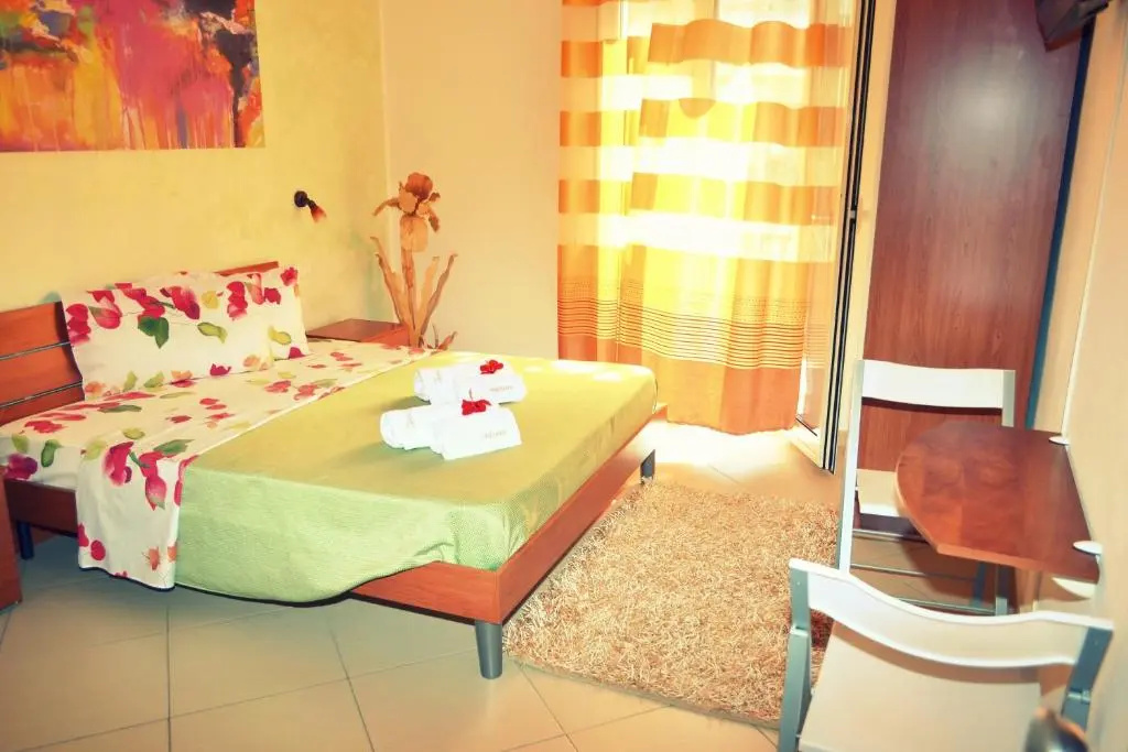 Standard Double room with balcony (full double bed)