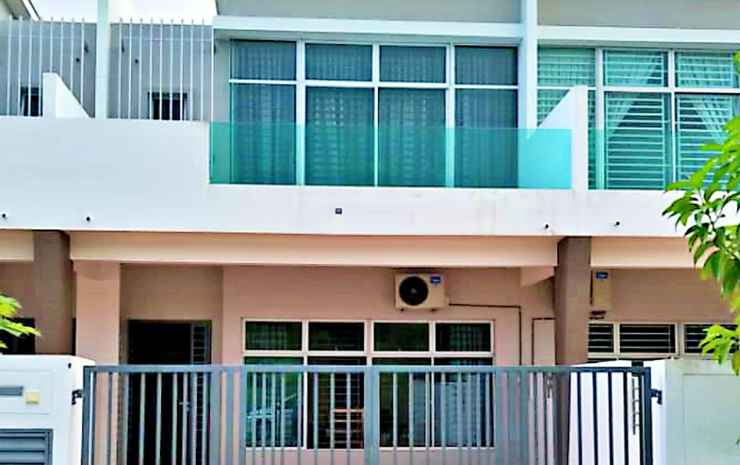 Desaru Cosy Homestay - near WaterPark, Beach, Rapid -Wifi, TVbox, Steamboat, BBQ Available