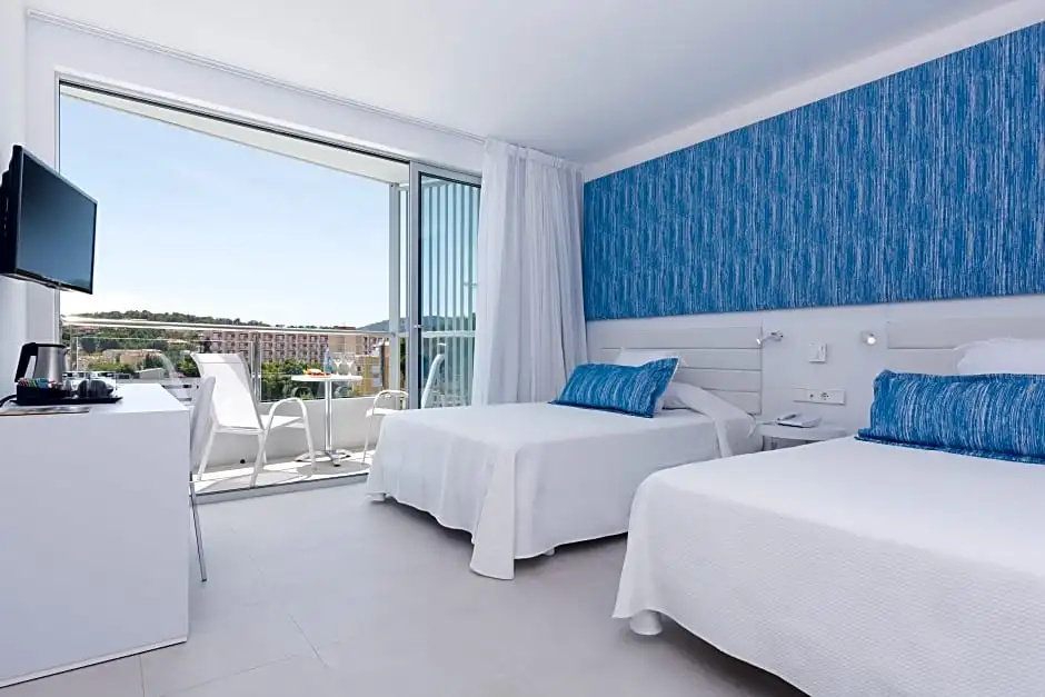 Standard room with partial sea view