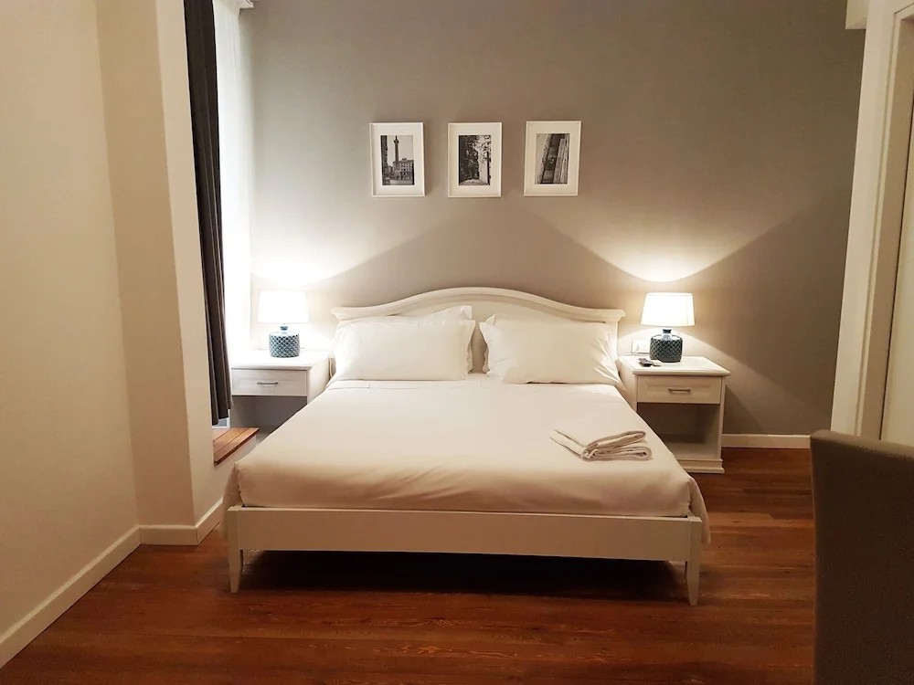 Premium Double room with city view (full double bed)