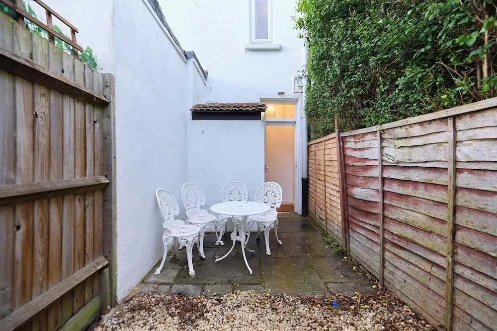 The Streatham Courtyard Nest