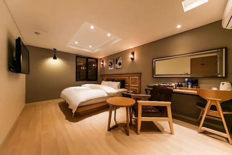 Standard Double room (full double bed)