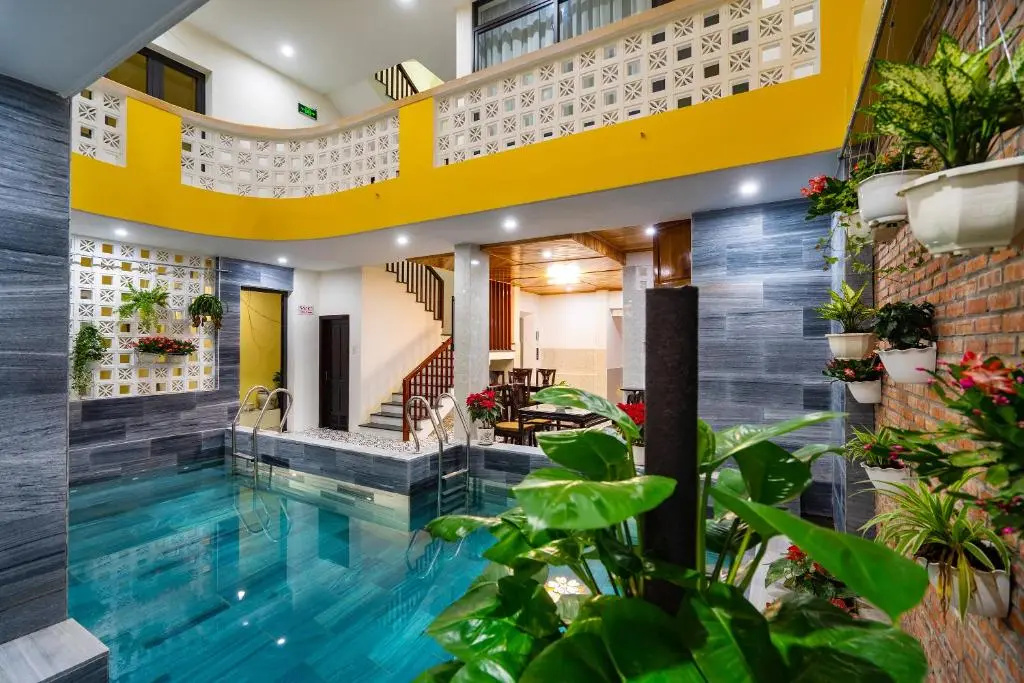 Deluxe Triple room with balcony and with pool view
