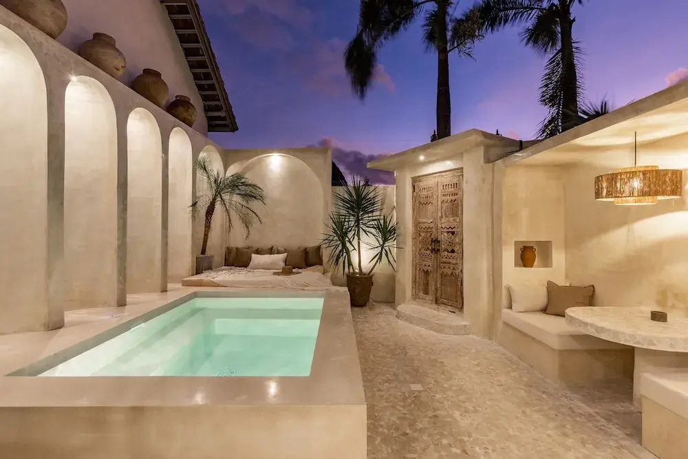 Luxe & Unique Honeymoon Bocami Suites- 2 by Azure