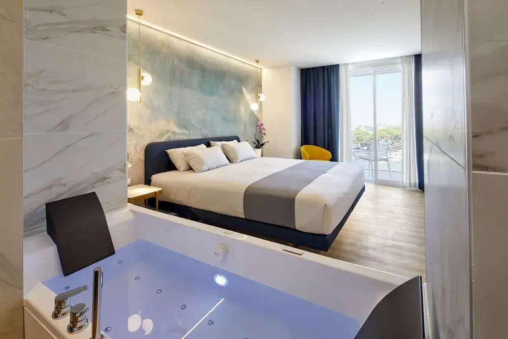 Luxury Suite