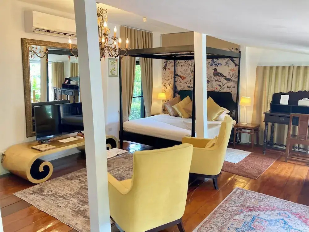 Superior Double room with balcony (full double bed)