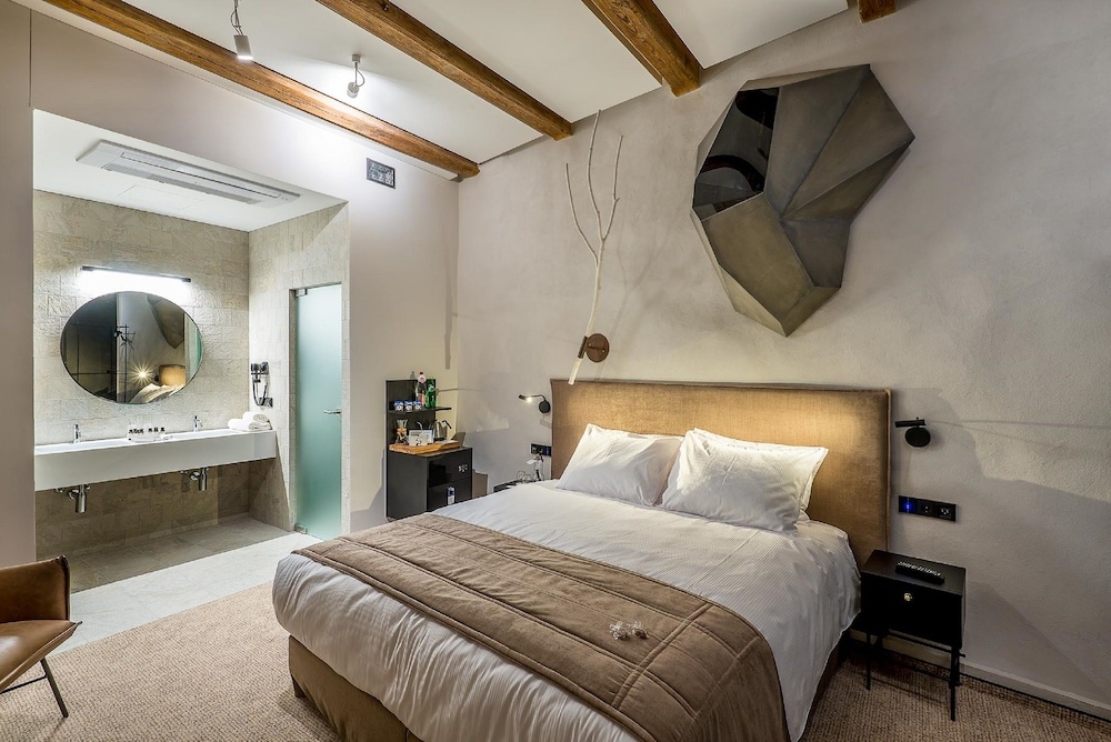 Standard Double room (full double bed) (bed type is subject to availability)