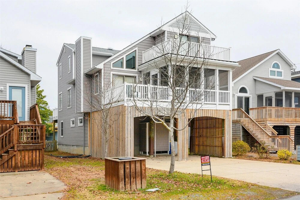 209 Parkwood Street by Long & Foster
