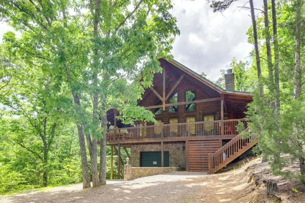 Sevierville Cabin w/ Deck: Minutes to Pigeon Forge