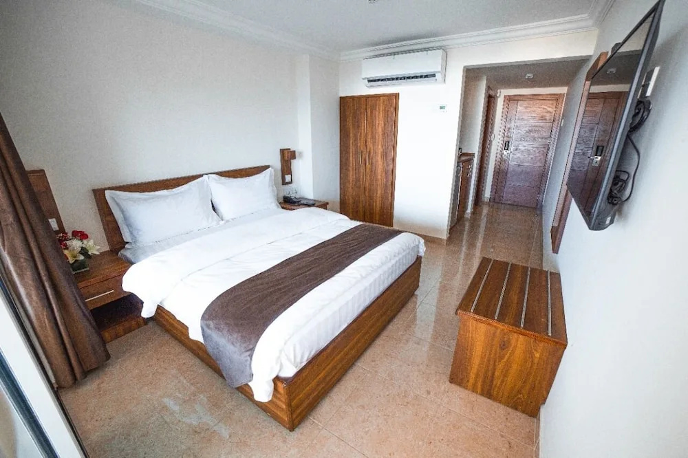 Standard Double room with city view (full double bed)