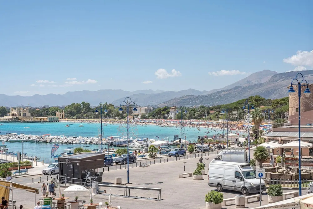 Casetta al Molo di Mondello by Wonderful Italy