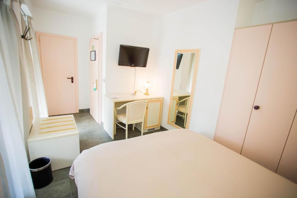 Hotel Du Port — 3