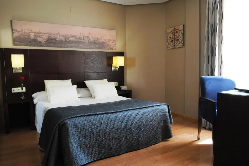 Double room (full double bed)