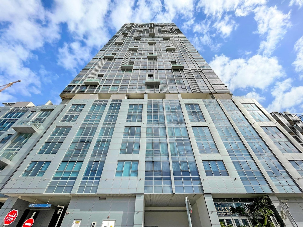 Silkhaus Big 1bdr by Al Fay Park Horizon Tower