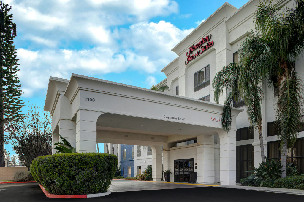 Hampton Inn & Suites Tulare