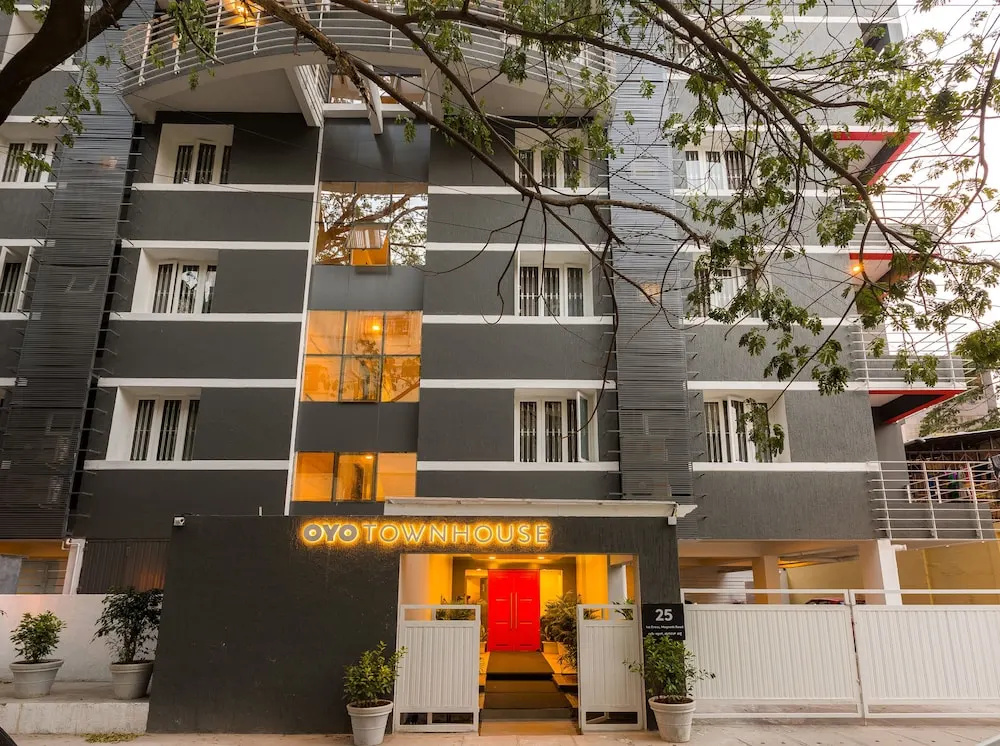 16 Square Luxury Suites & Boutique