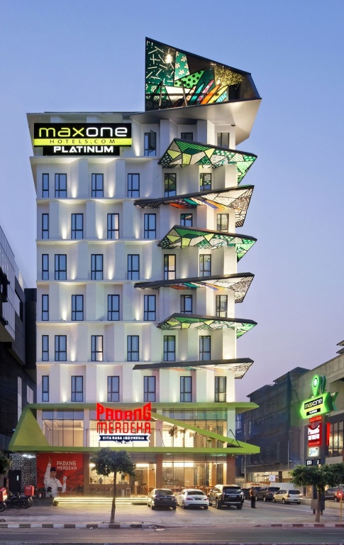 MaxOneHotels.com at Platinum Hayam Wuruk Jakarta