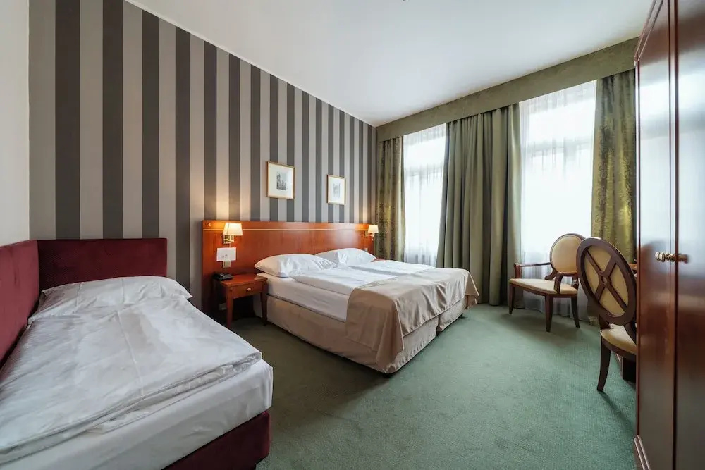 Standard Triple room