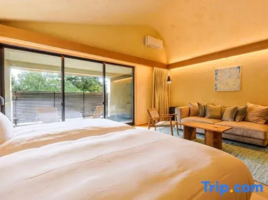 Standard Single room with balcony (single bed)