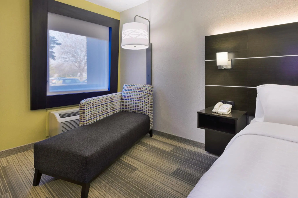 Holiday Inn Express Detroit-Warren/General Motors Technology Center - Chambres