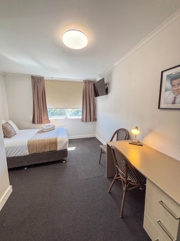 Deluxe Double room (full double bed)