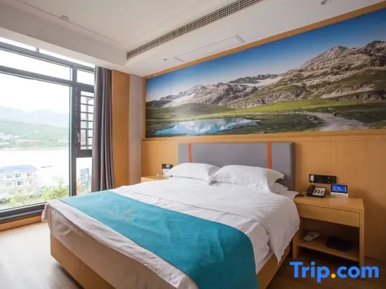 Standard Double room with river view (full double bed)