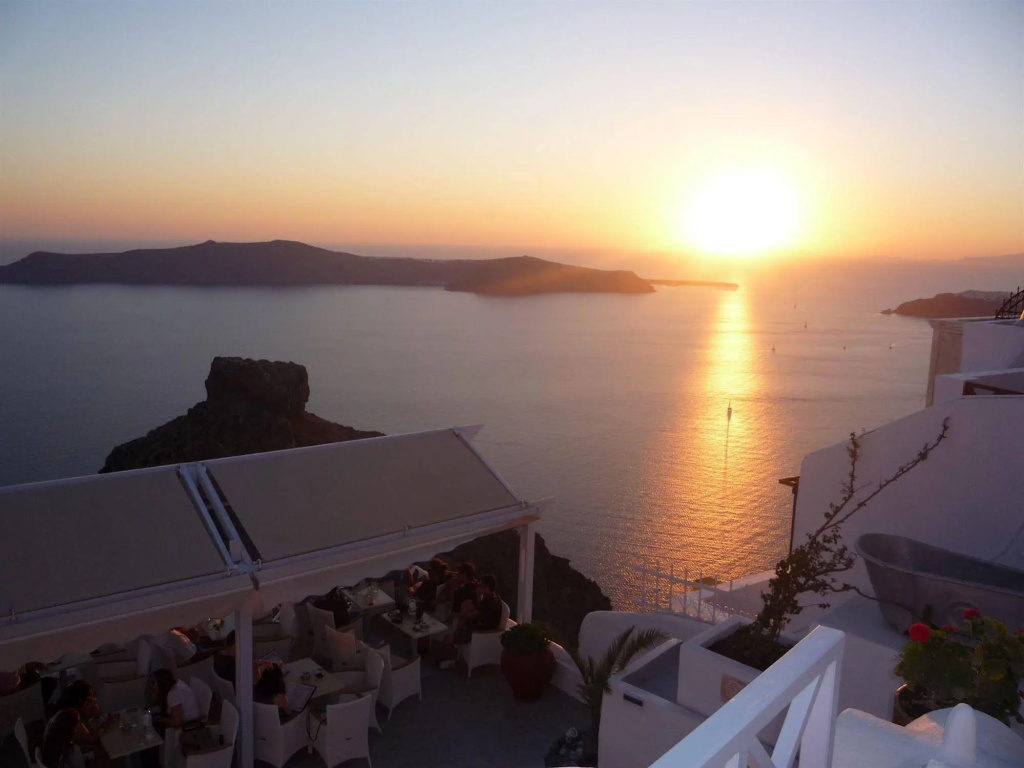Pearl on the Cliff Hotel & Suites