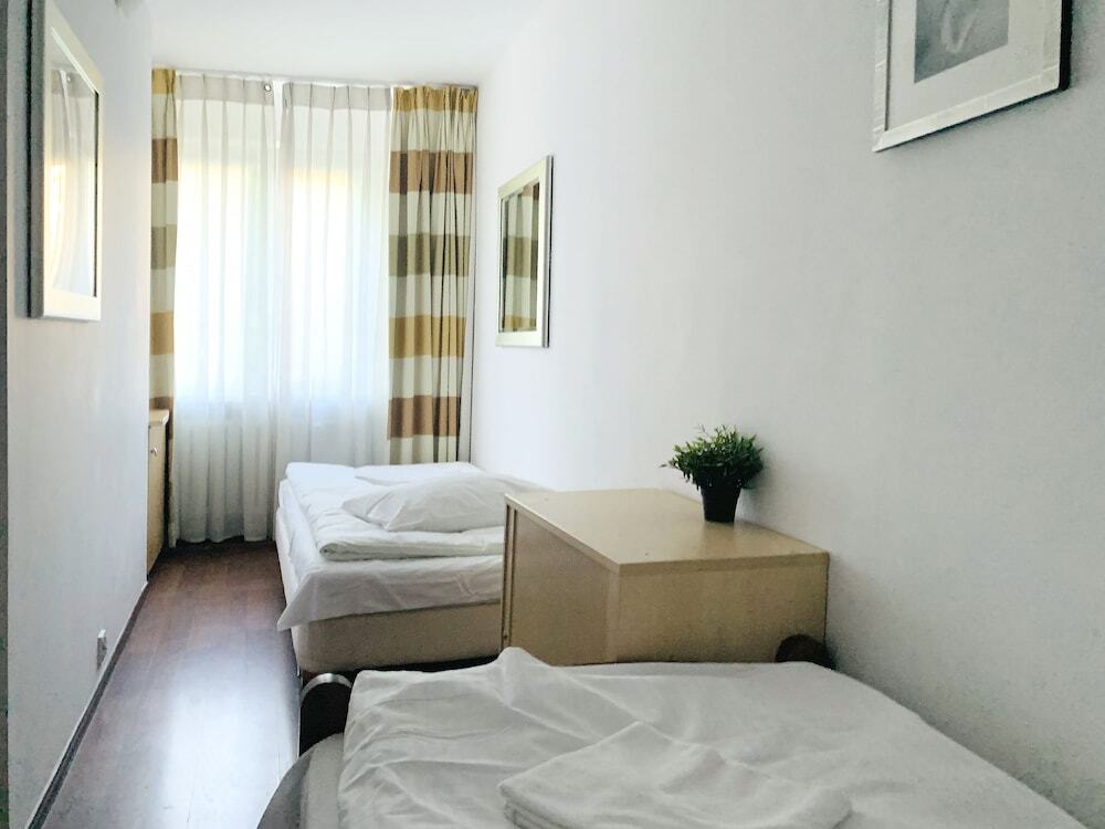 Двухместный номер Standard двуспальная кровать в 404 Rooms Zamiany Ursynow - Hostel